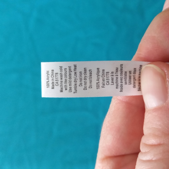 Red beanie hat - Picture 3 of 3